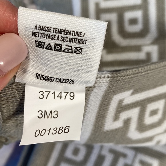 🤍🪲[ VS PINK ] Logo Fringe Scarf - Picture 4 of 7